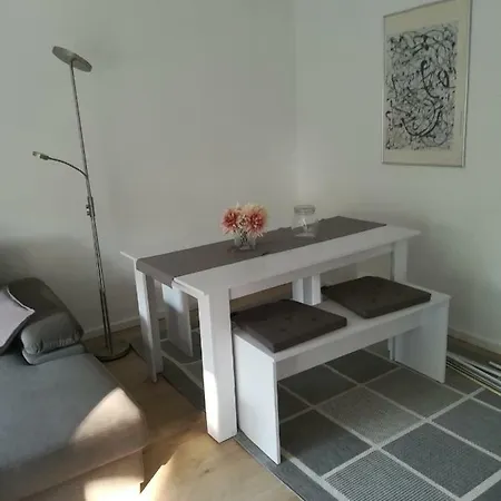 Apartment Messe Mit Balkon
