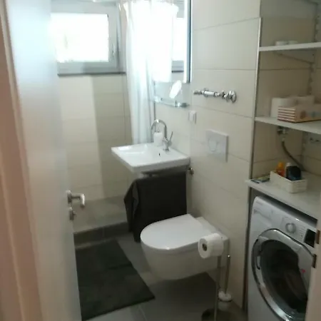 Apartment Messe Mit Balkon *